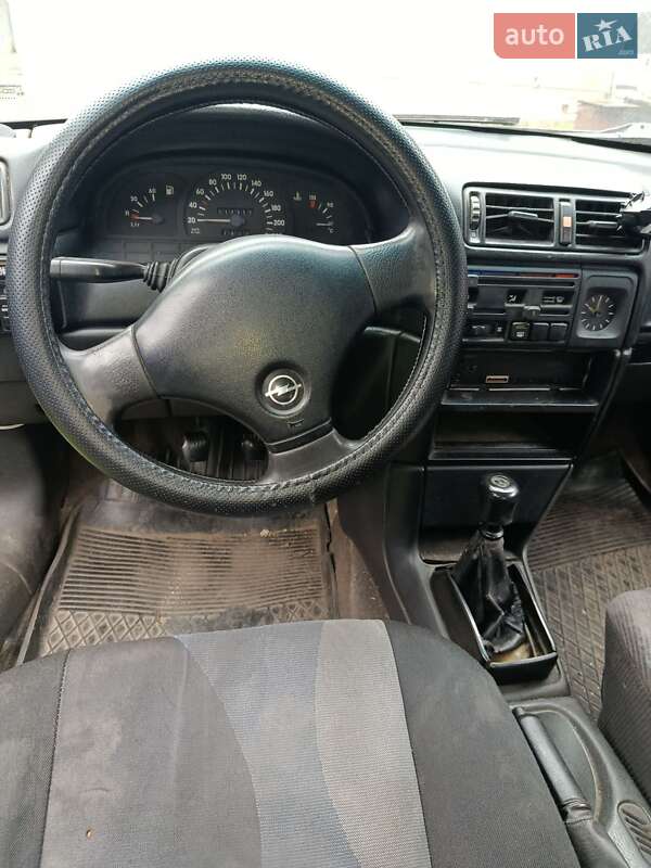 Седан Opel Vectra 1992 в Гвіздці