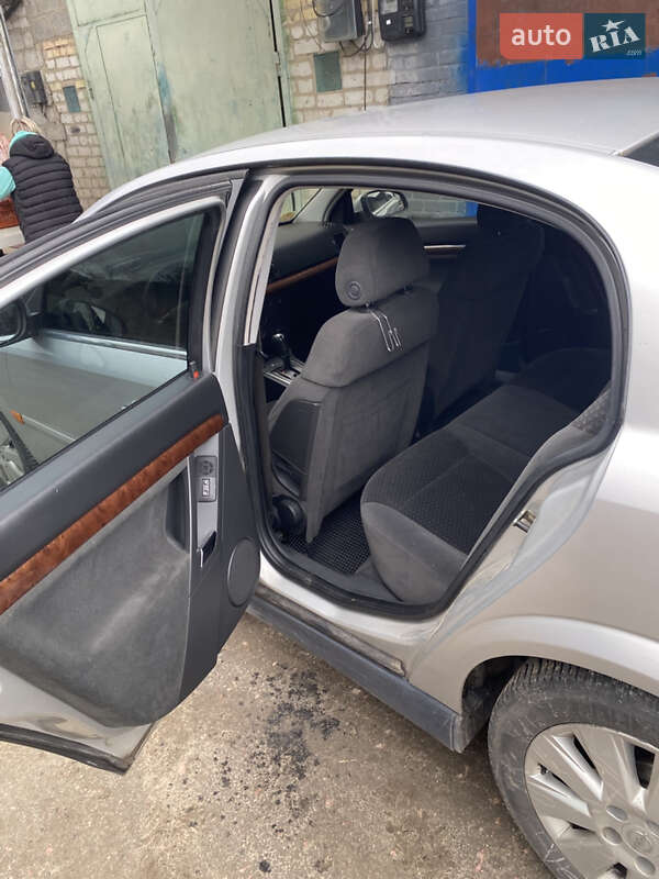 Седан Opel Vectra 2003 в Гостомеле