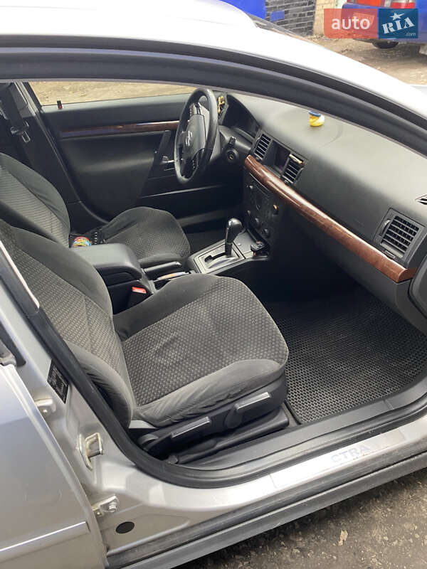 Седан Opel Vectra 2003 в Гостомеле