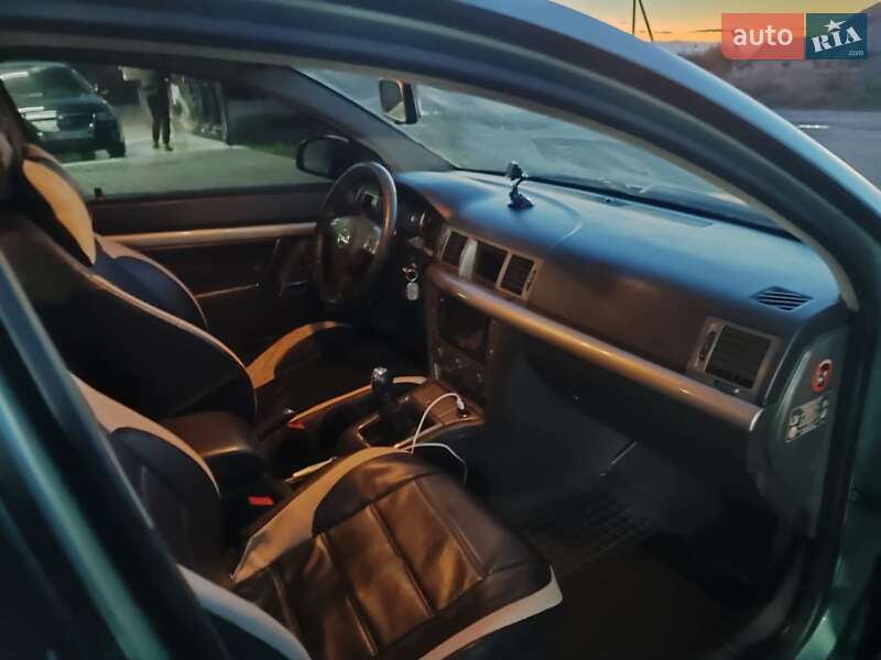 Лифтбек Opel Vectra 2005 в Черновцах
