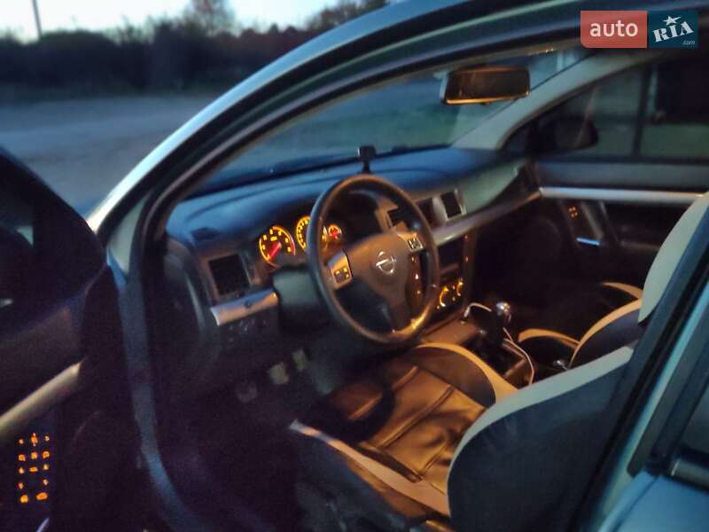 Лифтбек Opel Vectra 2005 в Черновцах