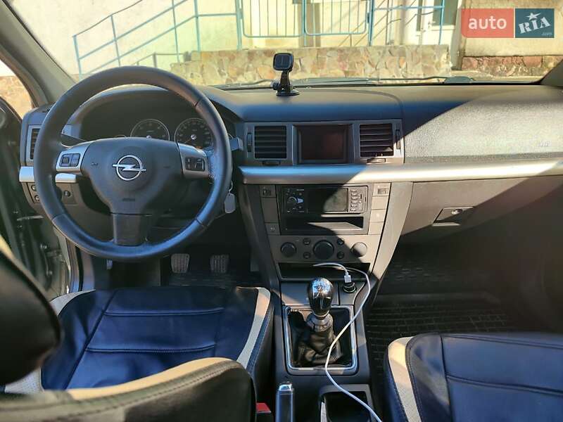 Лифтбек Opel Vectra 2005 в Черновцах