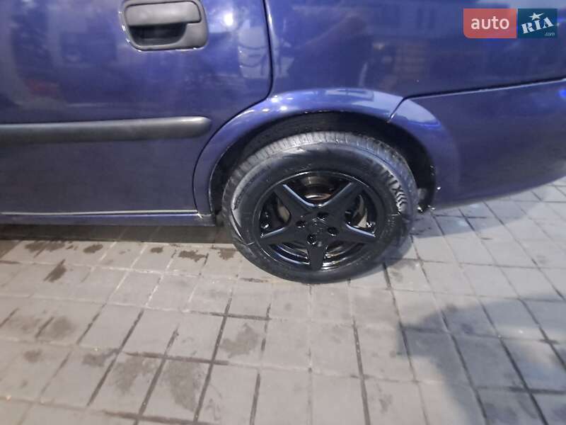 Седан Opel Vectra 1998 в Львові