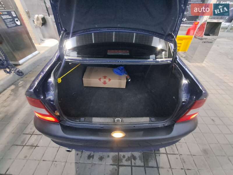 Седан Opel Vectra 1998 в Львові
