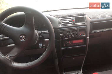 Седан Opel Vectra 1993 в  фото 5 Седан Opel Vectra 1993 в