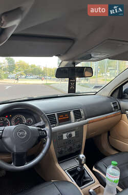 Ліфтбек Opel Vectra 2007 в  фото 13 Ліфтбек Opel Vectra 2007 в