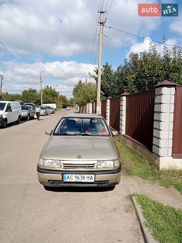 Седан Opel Vectra 1988 в Луцке фото Седан Opel Vectra 1988 в Луцке