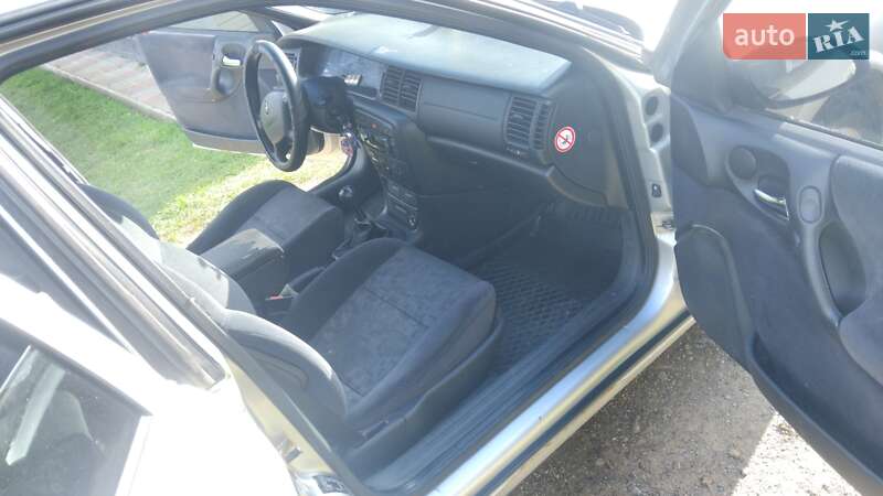 Седан Opel Vectra 1998 в Косові