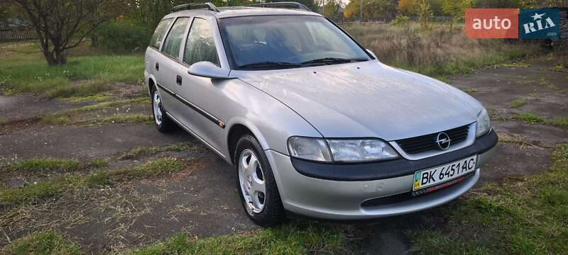 Универсал Opel Vectra 1998 в Дубровице