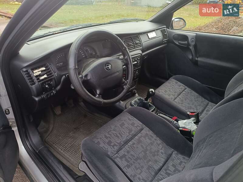 Универсал Opel Vectra 1998 в Дубровице