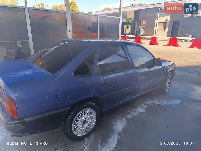 Седан Opel Vectra 1989 в Полтаві