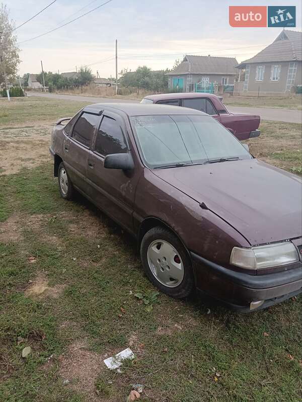 Седан Opel Vectra 1990 в Сарате фото Седан Opel Vectra 1990 в Сарате