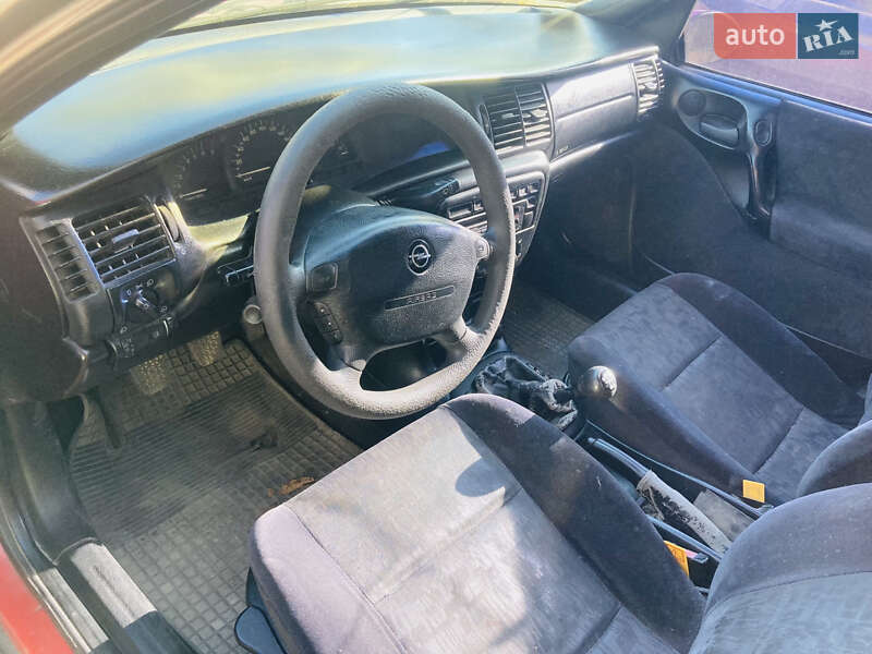 Седан Opel Vectra 1998 в Львові