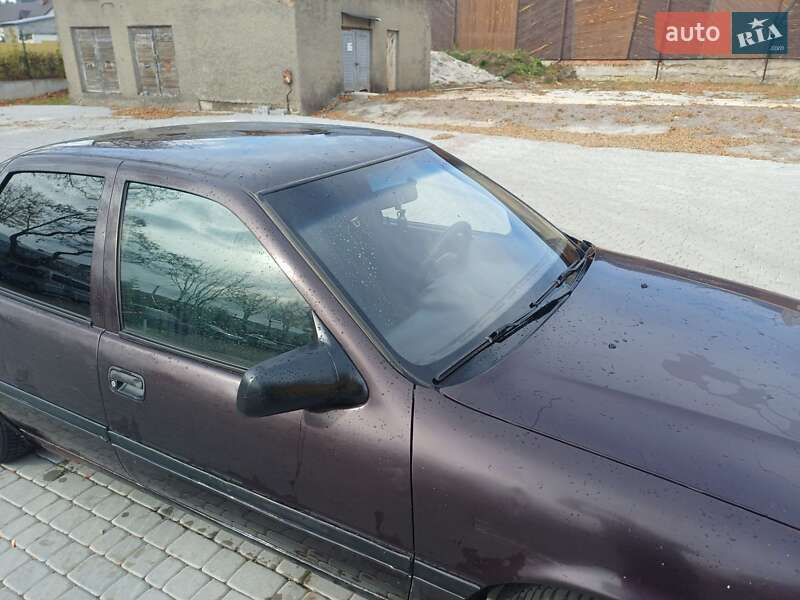 Седан Opel Vectra 1992 в Львове