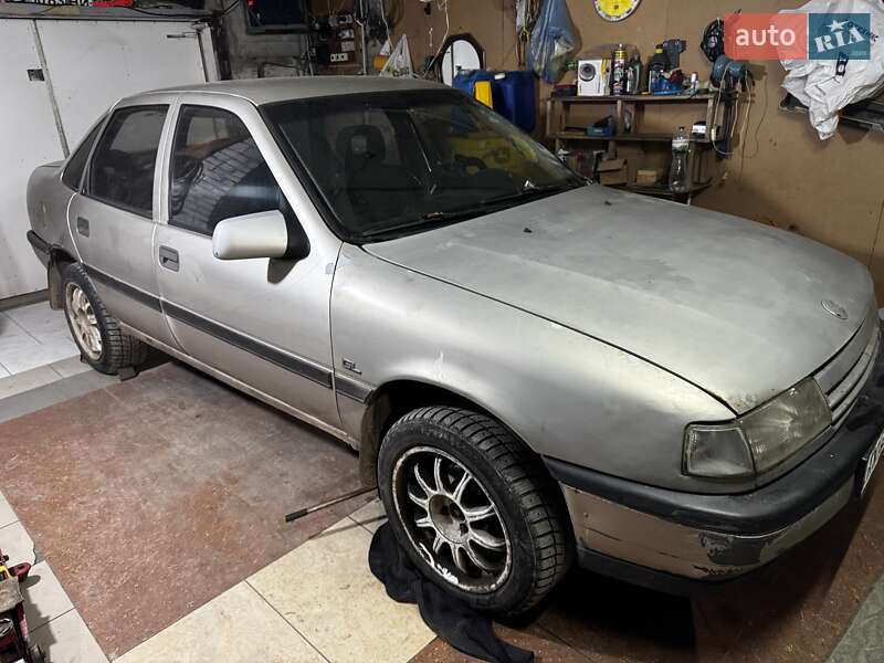 Лифтбек Opel Vectra 1989 в Прилиманском