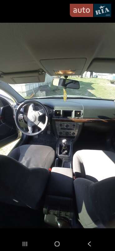 Универсал Opel Vectra 2004 в Гайсине