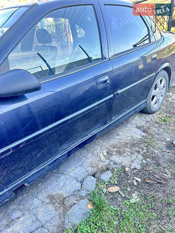 Седан Opel Vectra 1999 в Литине