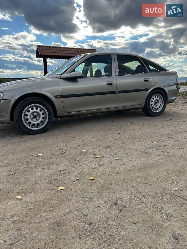 Ліфтбек Opel Vectra 1998 в Миколаєві фото 2 Ліфтбек Opel Vectra 1998 в Миколаєві