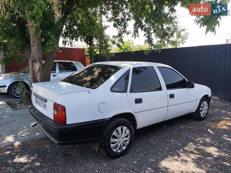 Седан Opel Vectra 1989 в Рені фото 6 Седан Opel Vectra 1989 в Рені