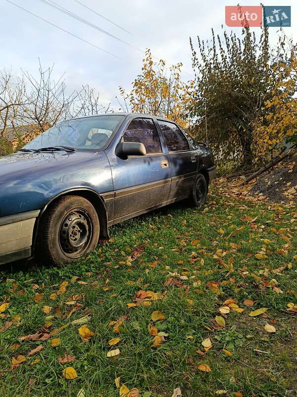 Седан Opel Vectra 1990 в Золочеві