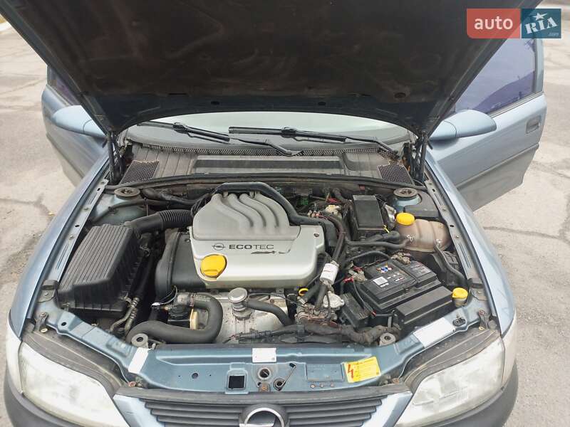 Седан Opel Vectra 1998 в Полтаві