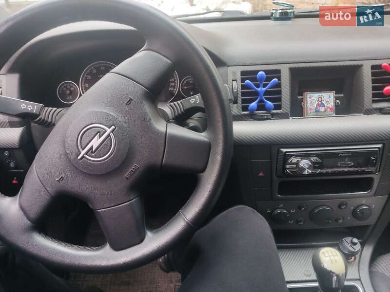 Седан Opel Vectra 2005 в Житомирі