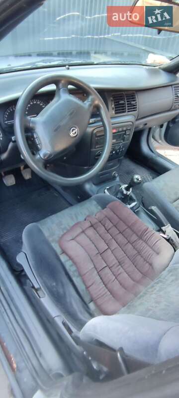 Ліфтбек Opel Vectra 1998 в Чернівцях