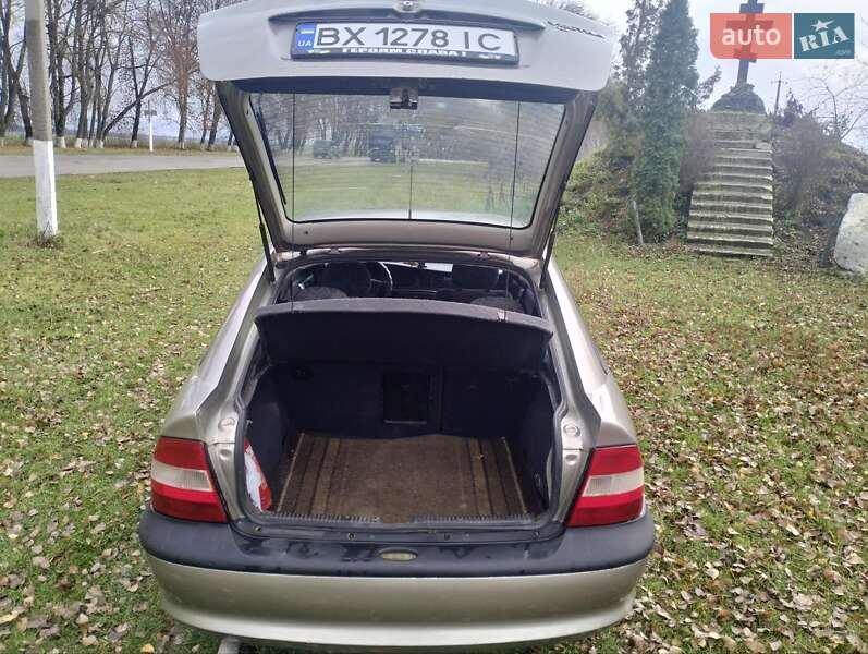 Ліфтбек Opel Vectra 1996 в Дунаївцях