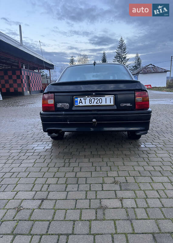 Седан Opel Vectra 1990 в Отынии