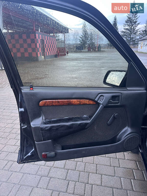 Седан Opel Vectra 1990 в Отынии