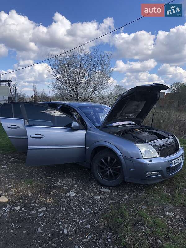 Лифтбек Opel Vectra 2004 в Калуше