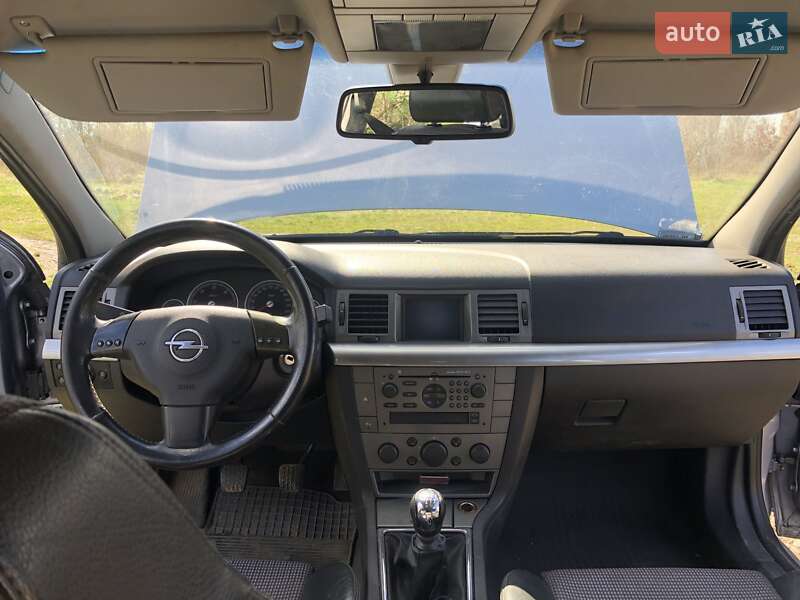 Лифтбек Opel Vectra 2004 в Калуше