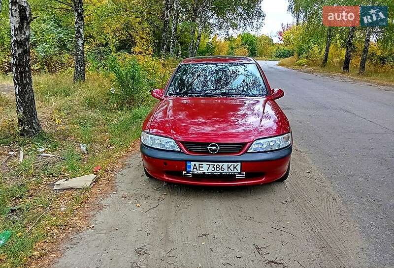 Седан Opel Vectra 1996 в Краснограді