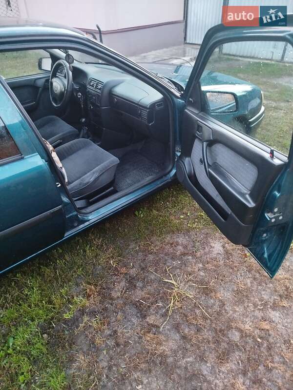 Седан Opel Vectra 1995 в Дубно фото 4 Седан Opel Vectra 1995 в Дубно
