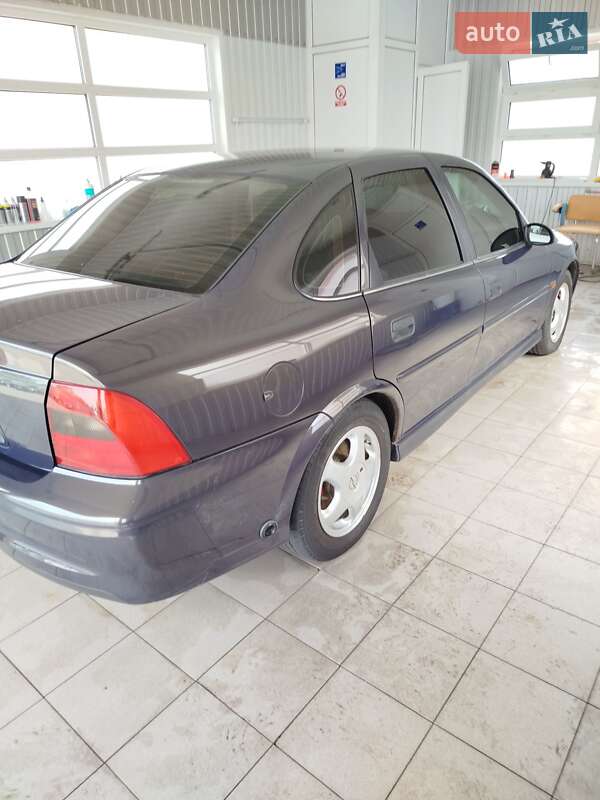 Седан Opel Vectra 2000 в Вишневом