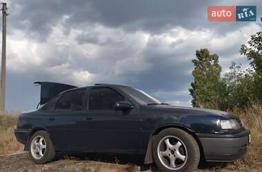 Седан Opel Vectra 1990 в Лозовой