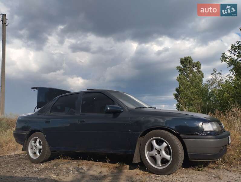 Седан Opel Vectra 1990 в Лозовой