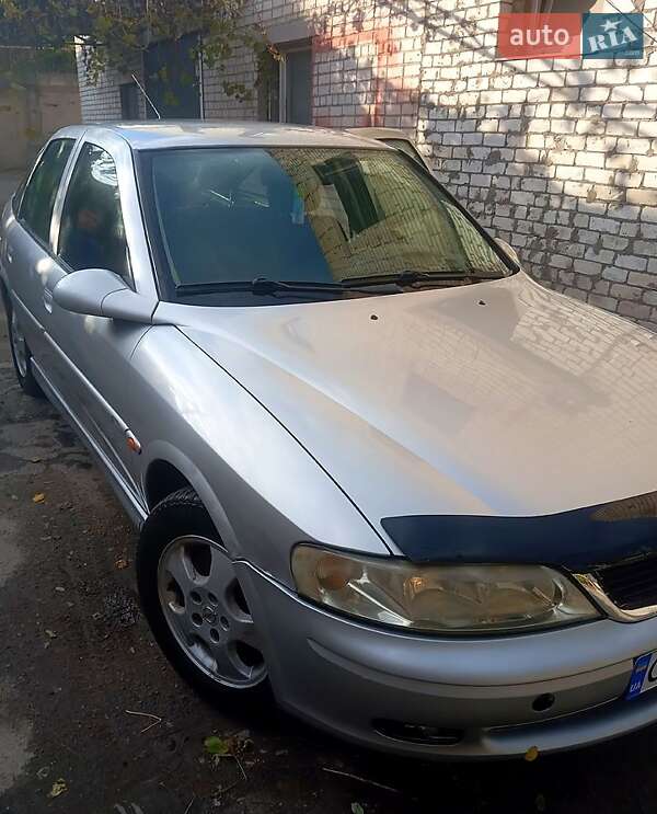 Лифтбек Opel Vectra 1999 в Каневе