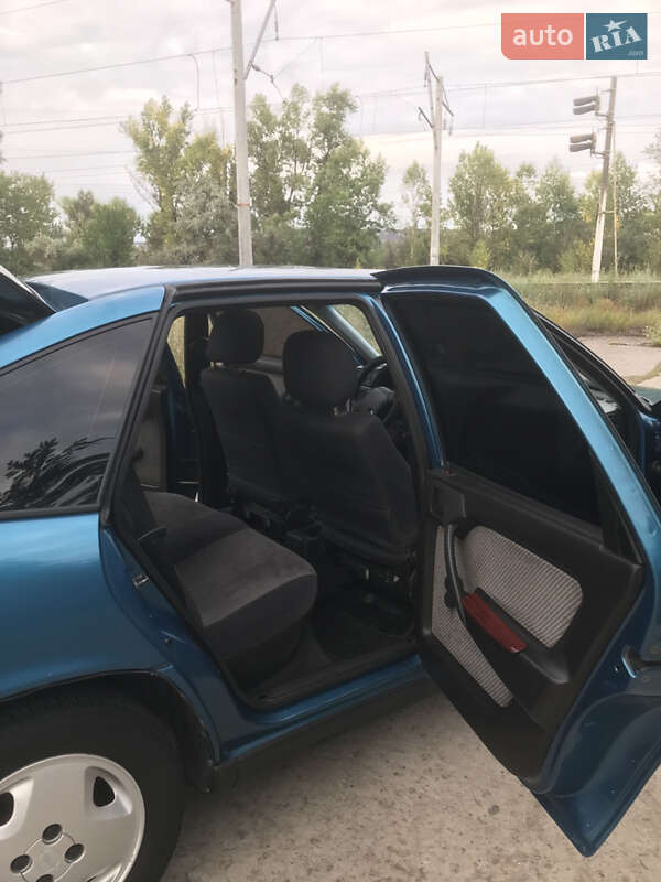 Ліфтбек Opel Vectra 1992 в Горішніх Плавнях