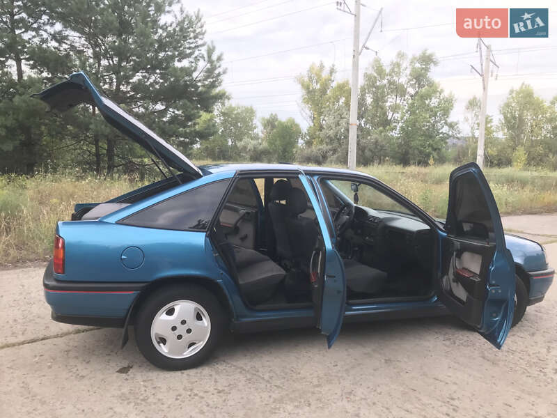 Ліфтбек Opel Vectra 1992 в Горішніх Плавнях