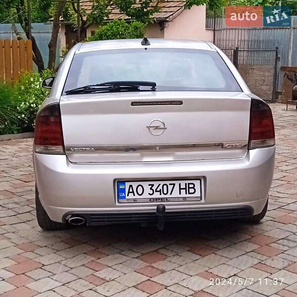Ліфтбек Opel Vectra 2004 в Мукачевому