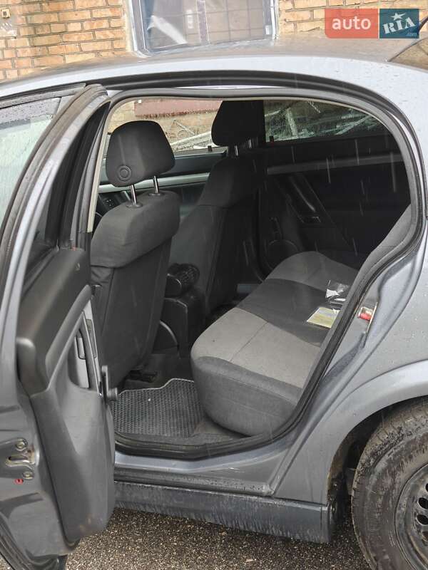 Седан Opel Vectra 2004 в Никополе