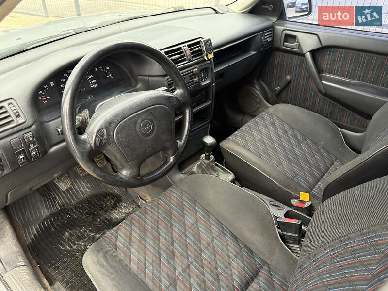 Седан Opel Vectra 1991 в Кременце фото 19 Седан Opel Vectra 1991 в Кременце