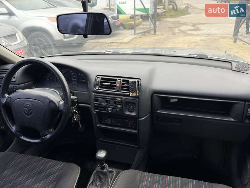 Седан Opel Vectra 1991 в Кременце фото 29 Седан Opel Vectra 1991 в Кременце