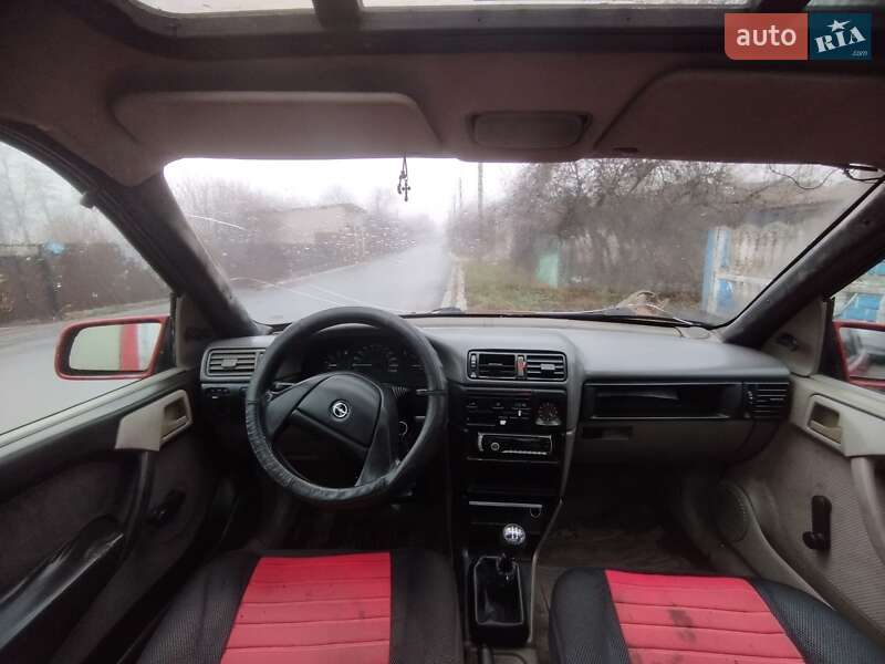Седан Opel Vectra 1990 в Черняхове фото 8 Седан Opel Vectra 1990 в Черняхове