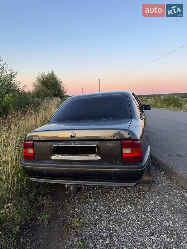 Седан Opel Vectra 1989 в Надворной
