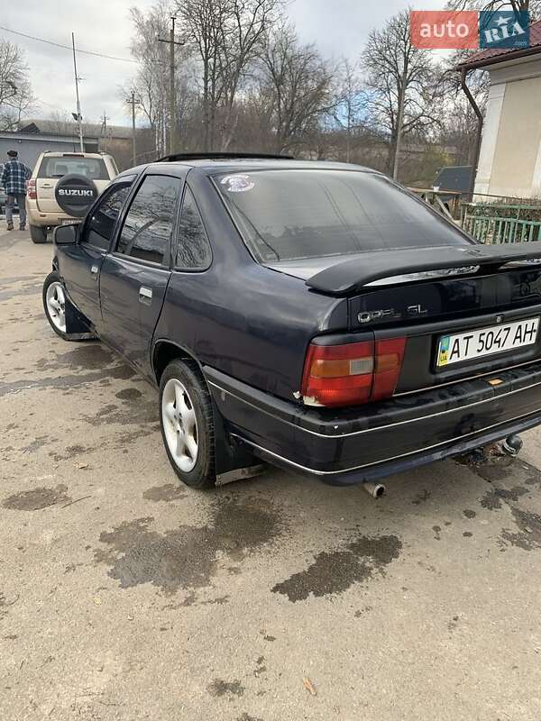 Седан Opel Vectra 1991 в Кельменцах