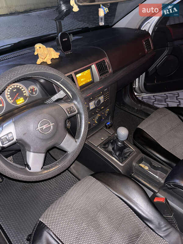 Универсал Opel Vectra 2005 в Овруче
