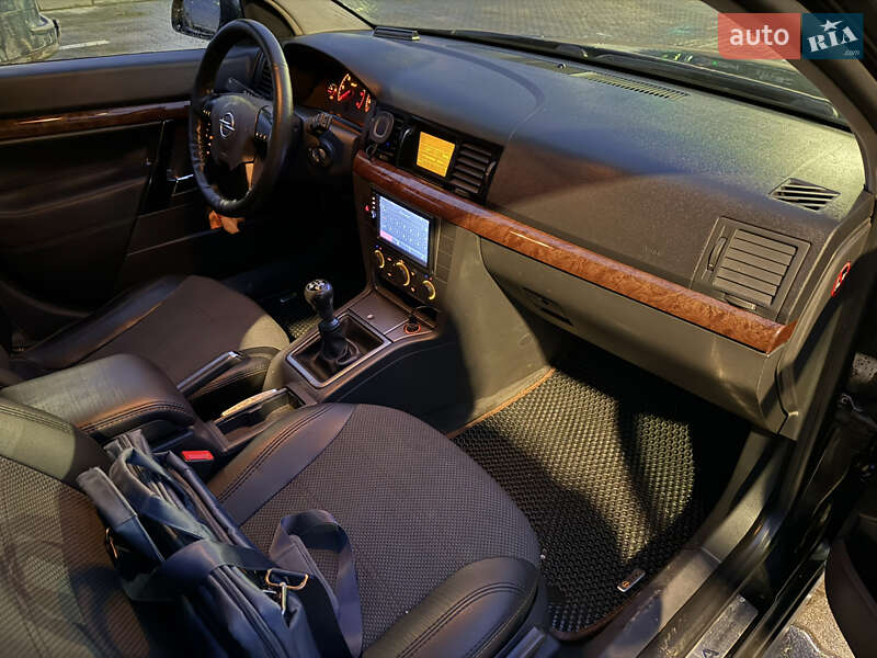 Седан Opel Vectra 2003 в Івано-Франківську