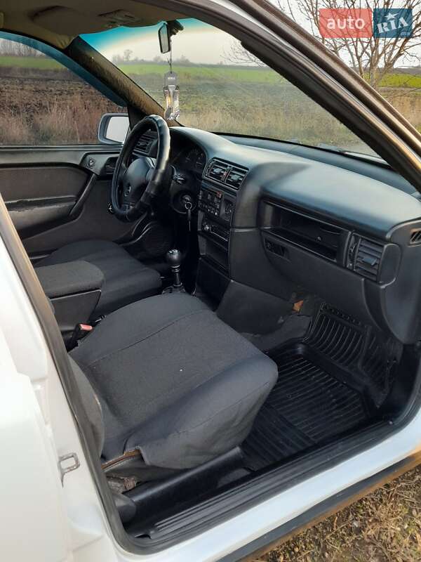 Седан Opel Vectra 1992 в Арбузинке